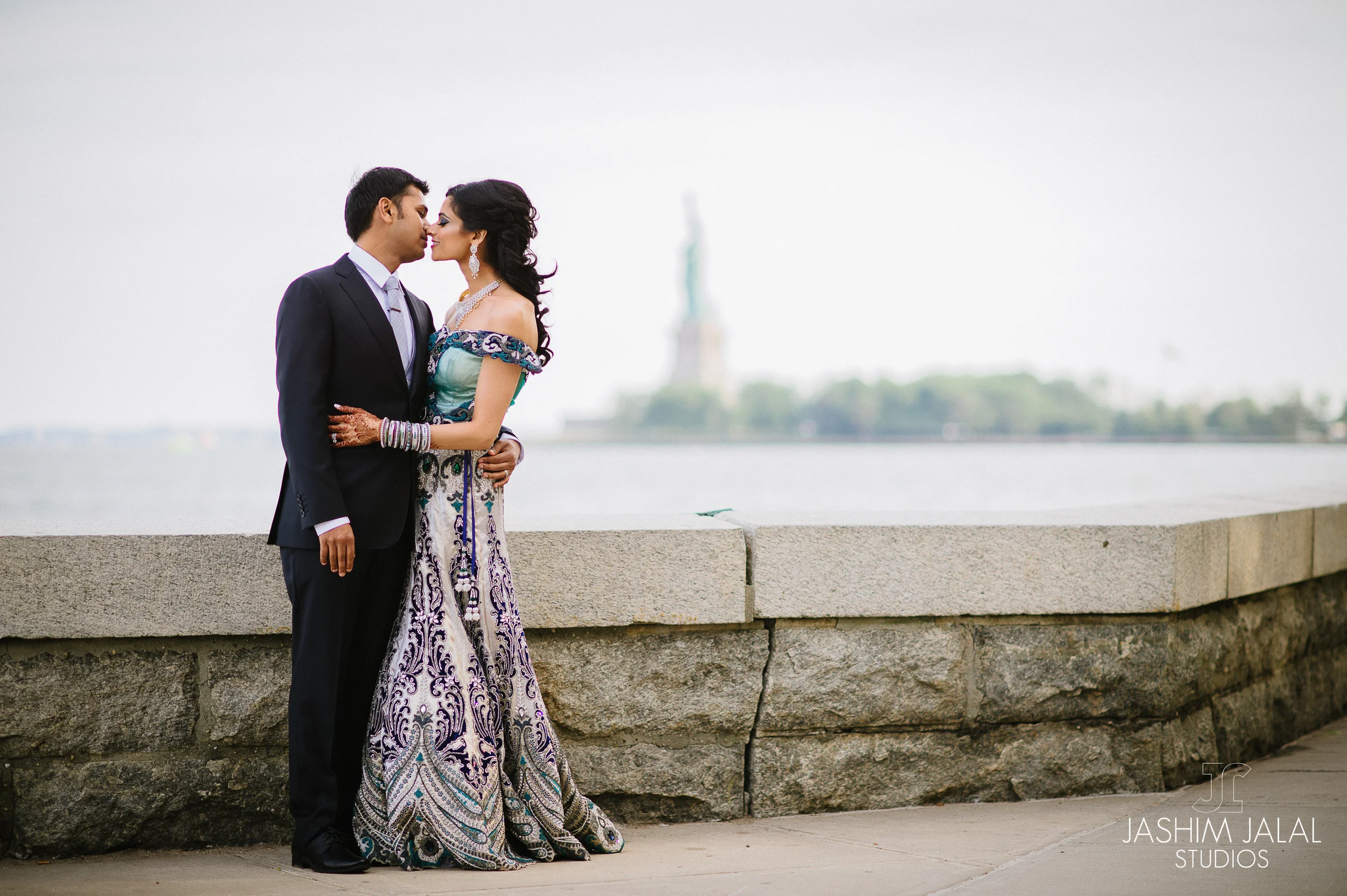 FULL LENGTH WITH STATUE OF LIBERTY