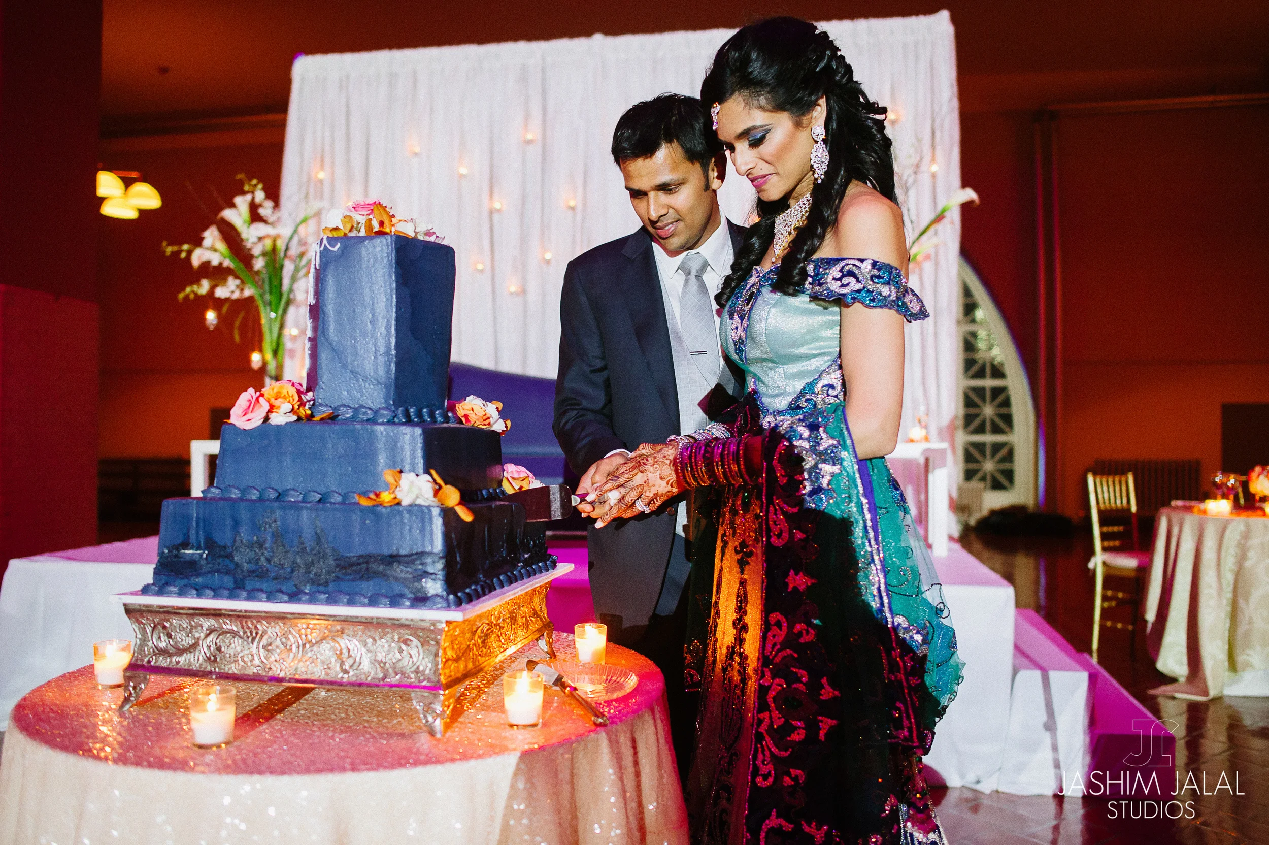CAKE CUTTING AT RECEPTION