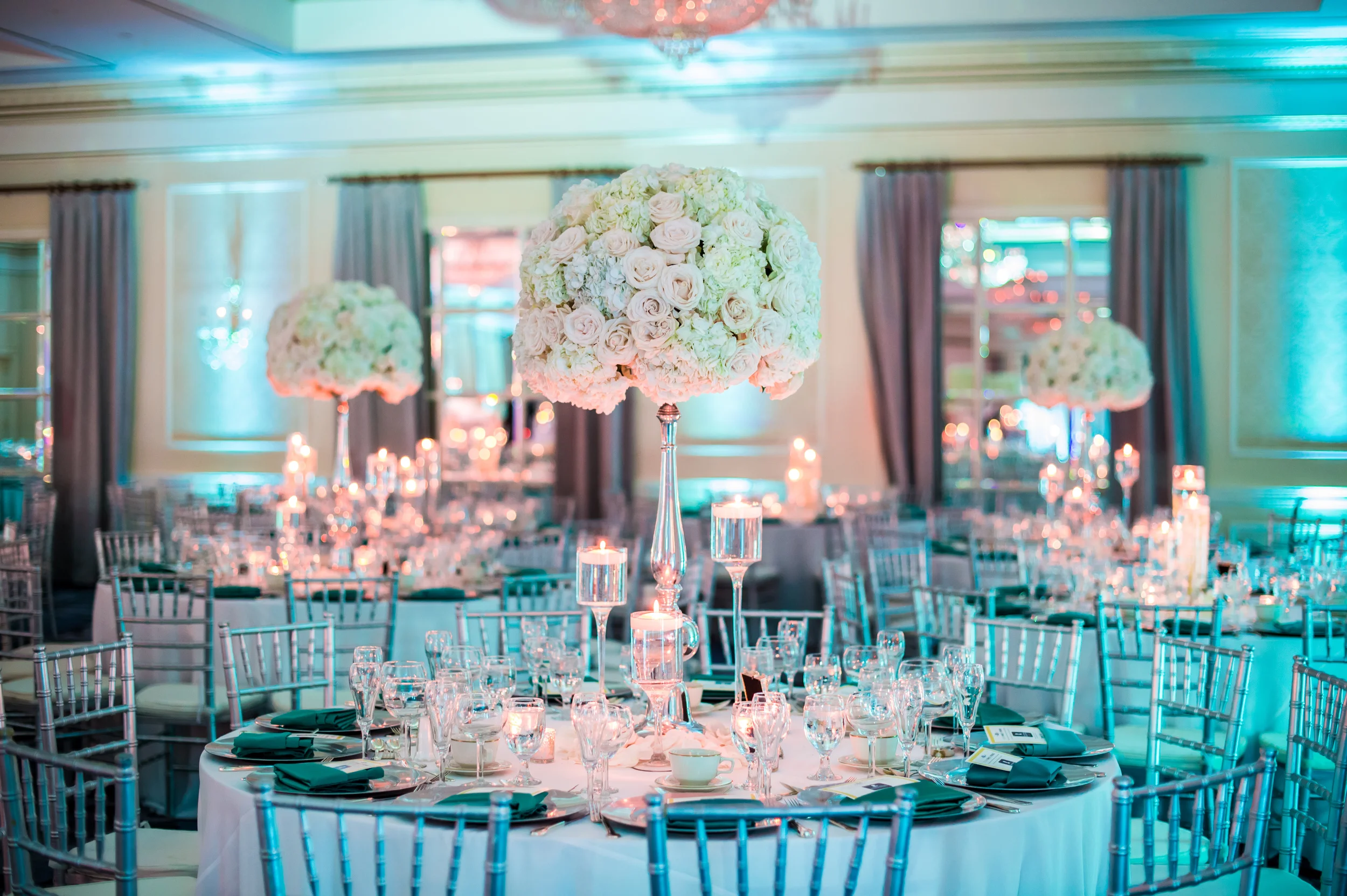 LARGE WHITE CENTERPIECE