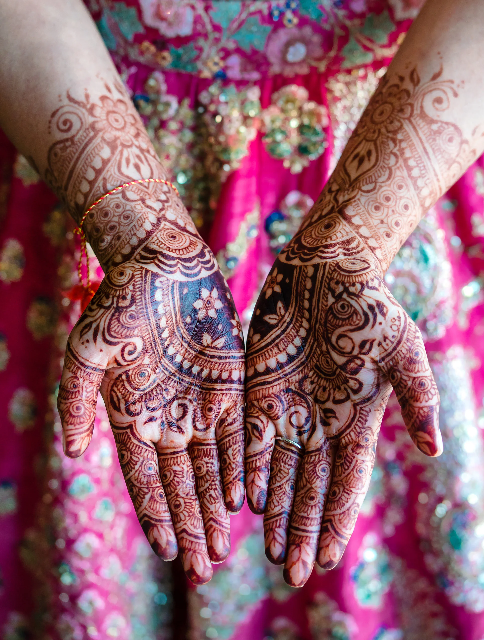 INDIAN WEDDING BRIDE WITH HENNA2.JPG