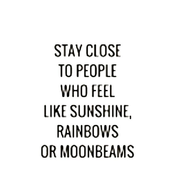 Light attracts light 🌞💫🌈 @saythesunca ✔️✔️✔️
#sunshine #rainbows #moonbeams :#saythesunca