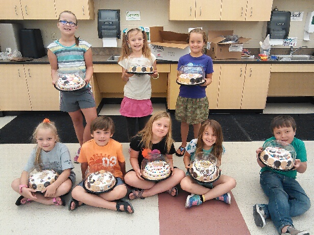 Cake Decorating!