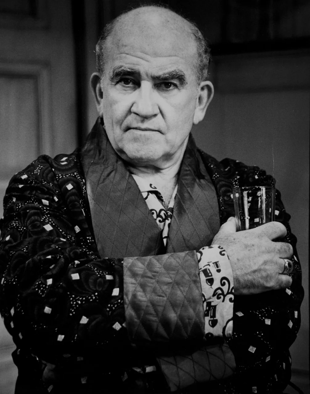  Ed Asner 