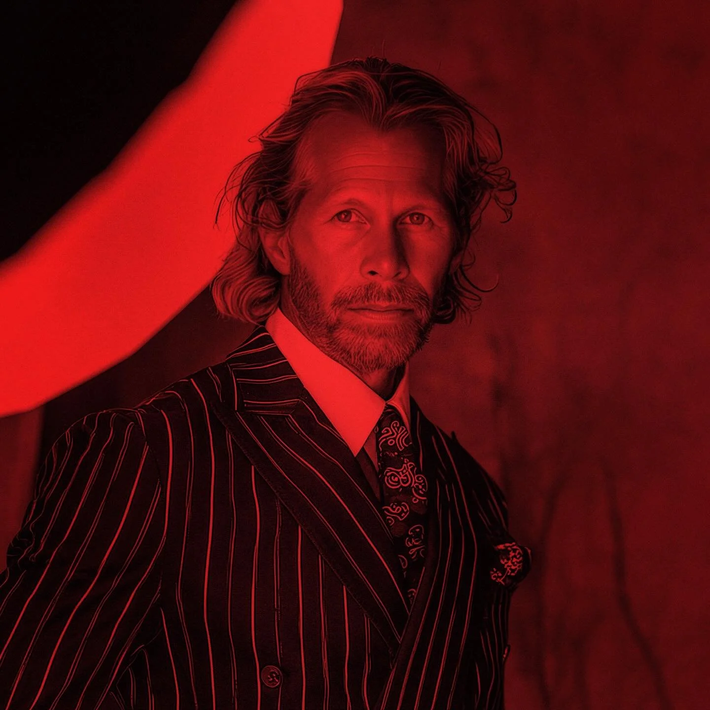 True luxury is being photographed without ever feeling photographed.
Not because the camera is small.
Not because the photographer is quiet.
Because presence has been engineered.
Luxury clients don&rsquo;t want to perform.
They don&rsquo;t want to be