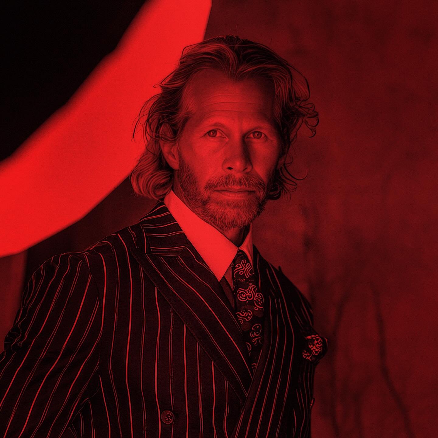 True luxury is being photographed without ever feeling photographed.
Not because the camera is small.
Not because the photographer is quiet.
Because presence has been engineered.
Luxury clients don&rsquo;t want to perform.
They don&rsquo;t want to be