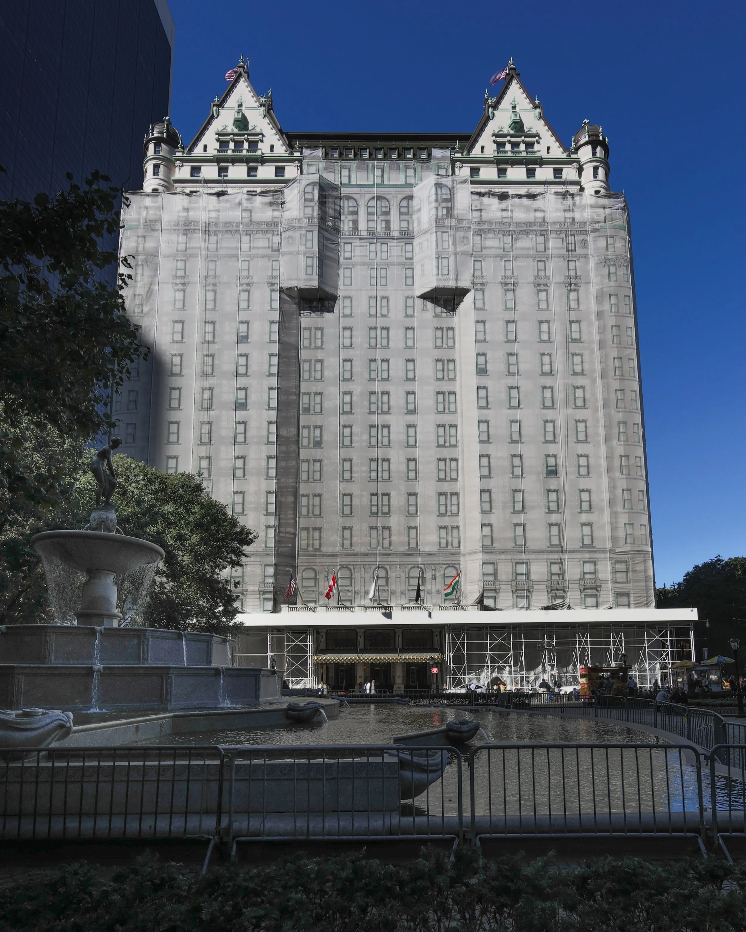 Exterior of The Plaza Hotel in New York City overlooking the fountain at Grand Army Plaza.