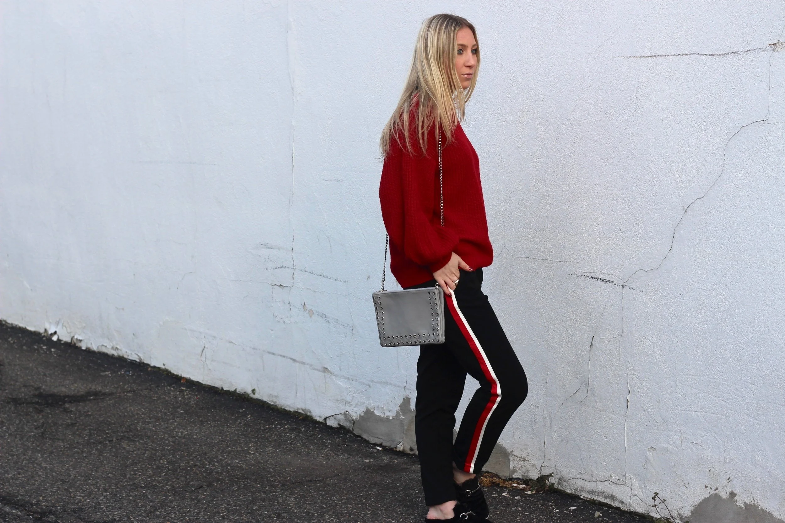 Carly of Au Courant Life in crossbody bag by Topshop and Jeffrey Campbell slides