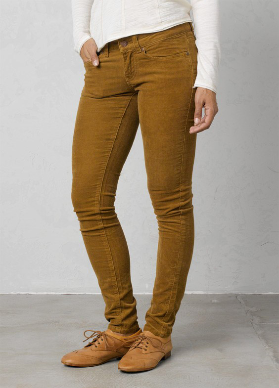 The Prana Crossing Cord pant in certain to be a wardrobe staple. Classic jean styling, with straight legs and five pockets, is given a mindful modern update with organic cotton. This soft, dry corduroy pant’s 98.5% organic cotton is enhanced with a hint of stretch for a comfortable fit.