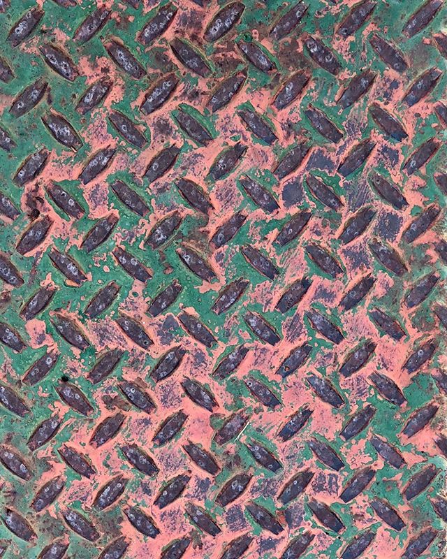 Now that I&rsquo;m all fascinated by hand-stitching I see patterns like this everywhere.  This image was captured in San Jose&rsquo;s Japan Town today on a fruitless search for a tatami mat. Oh well! I saw a beautiful rusted metal grate and I am dedi