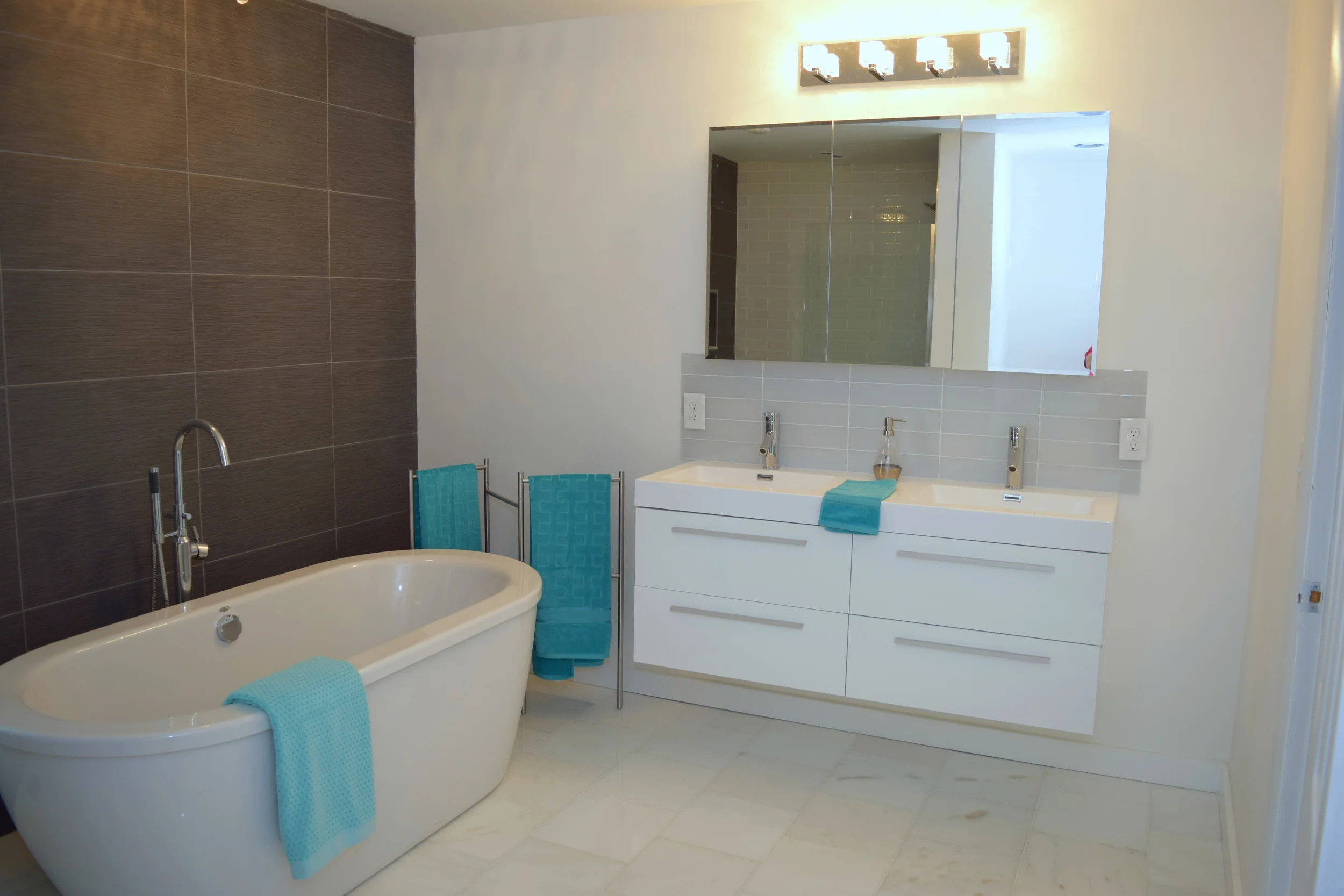 Floating Vanity & Tub