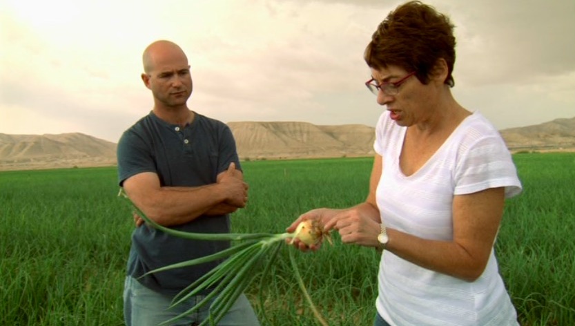 Scientist Ellen Graber of the Volcani Center with biochar agriculturist Nadav Ziv. From the film Solutions from the Land