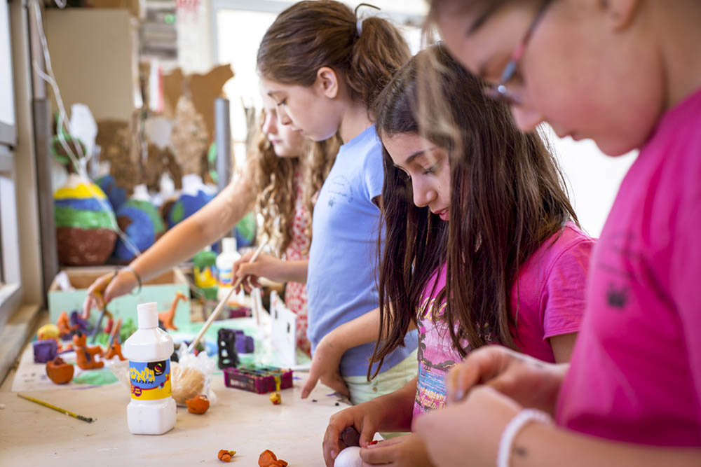 Arab and Jewish students working together at Jerusalem’s Hand in Hand