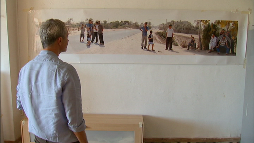  Photographer Barry Frydlender and his work in a still from the film Out in the World.