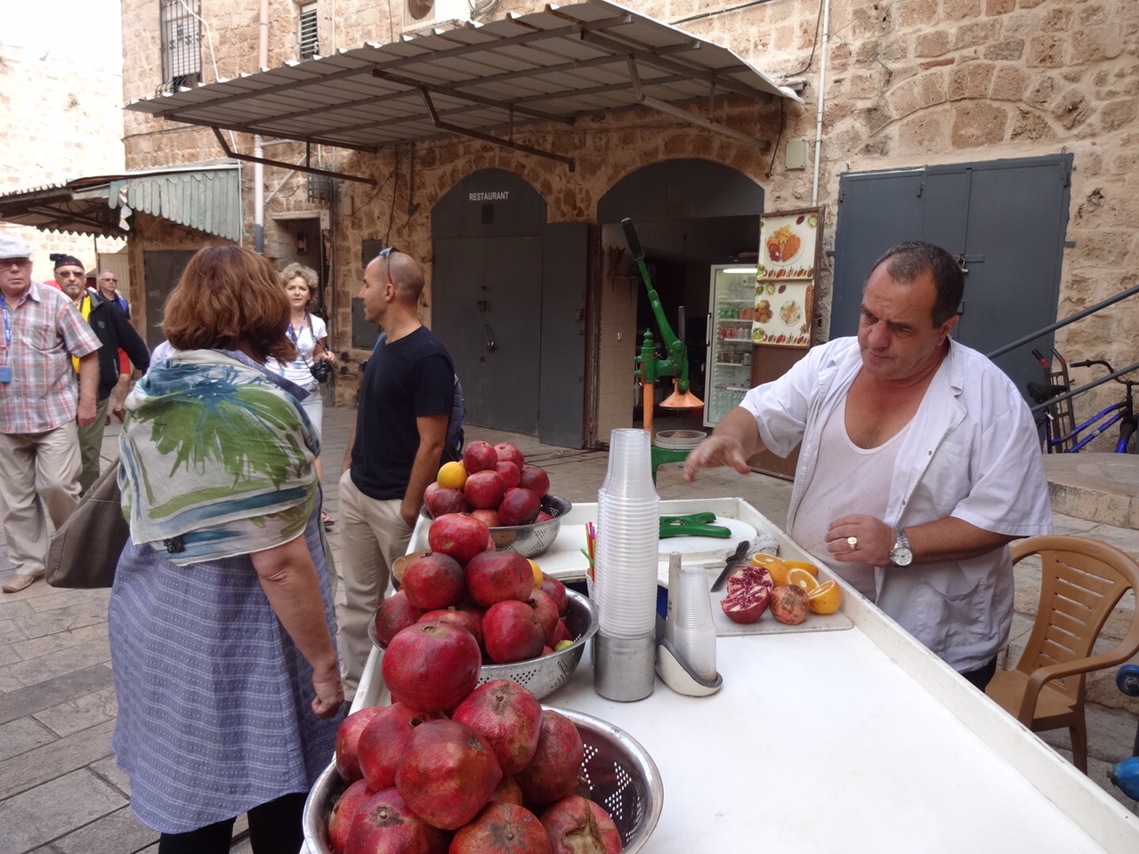 Fresh pomegranate juice in Akko's shuk
