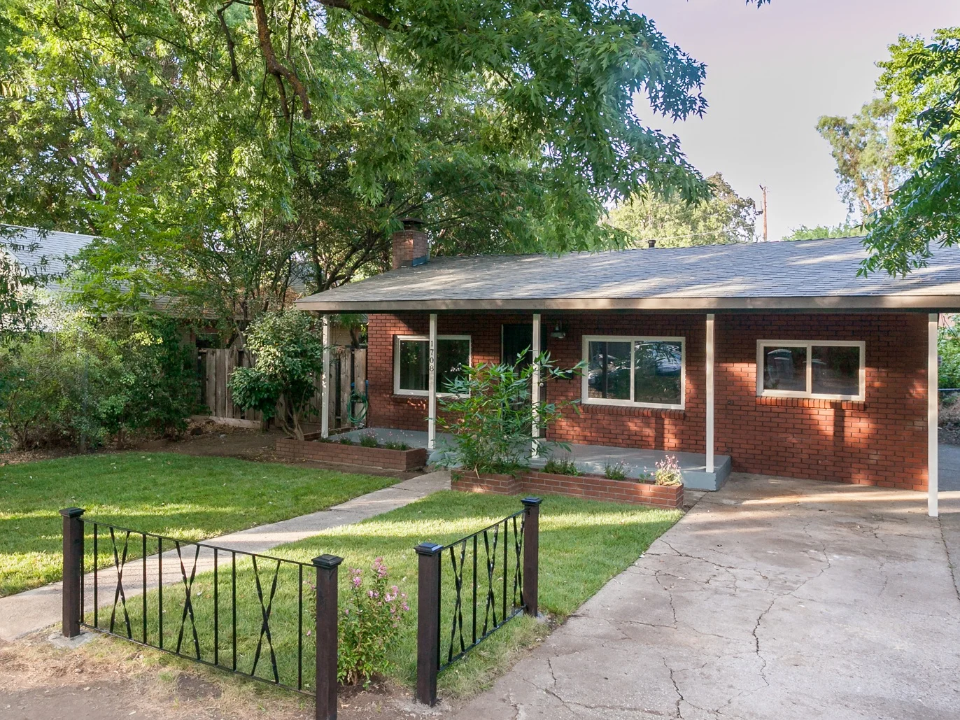 Magnolia Avenue House