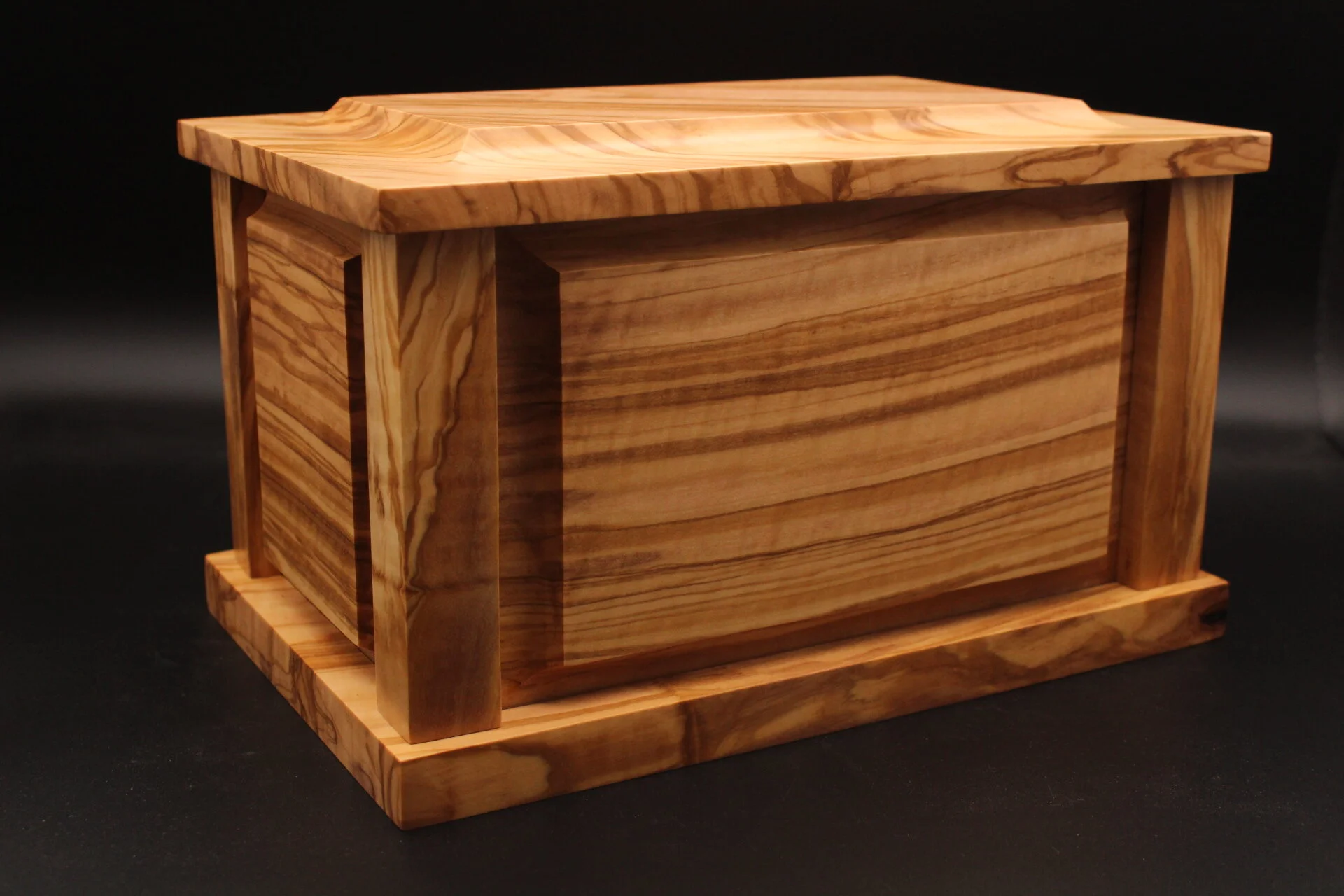 FFE7EFAE-EE0B-4AA9-BB90-16B58F693CBC