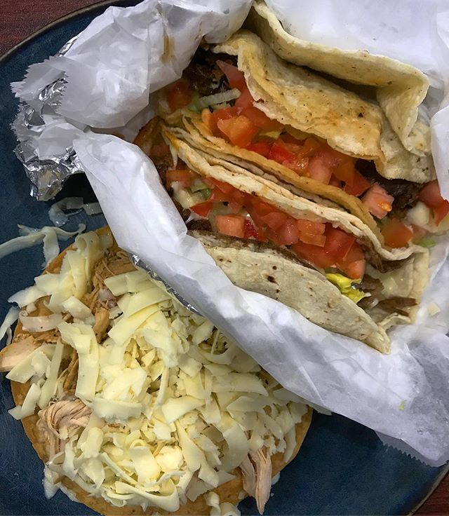 It’s Thursday morning and all I can think about is Mexican food. Are we surprised? Nope. 🌮🌮🌮 Agave Azul in Manhattan (IL, not NYC) has some of the best tostadas I’ve ever had. Oh, and the queso: to die for 😩😭💦. -Dakota