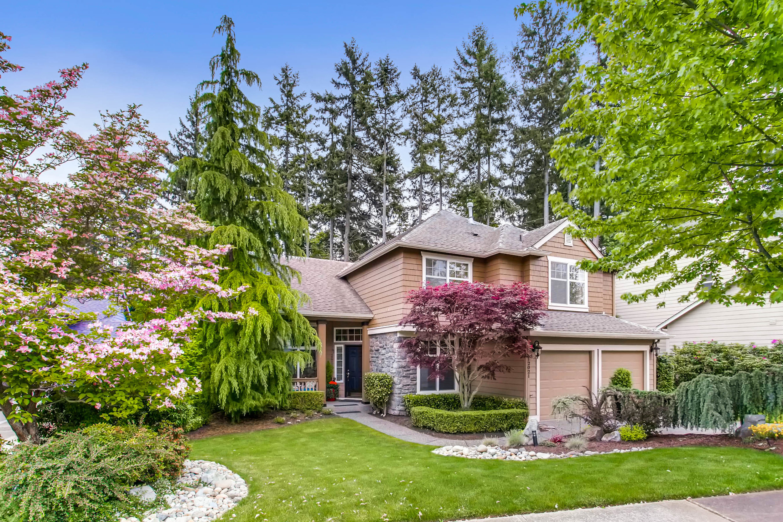 Immaculate Mukilteo Golf Estate