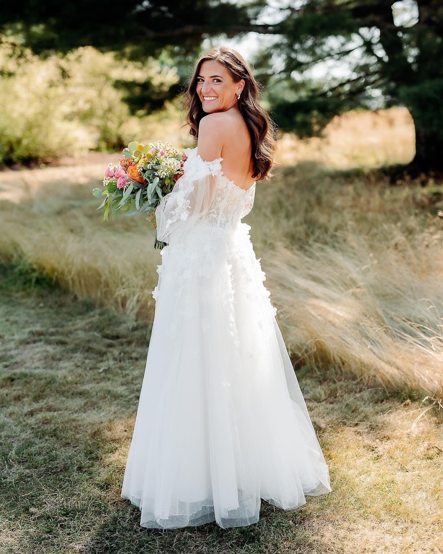 Happy Monday! I have a full week of editing ahead and I&rsquo;m excited to share with you some more beautiful humans, but before I get to work, this dress deserves its own moment! You guys are LOVING it! Meghan was an absolute stunner in this #demetr