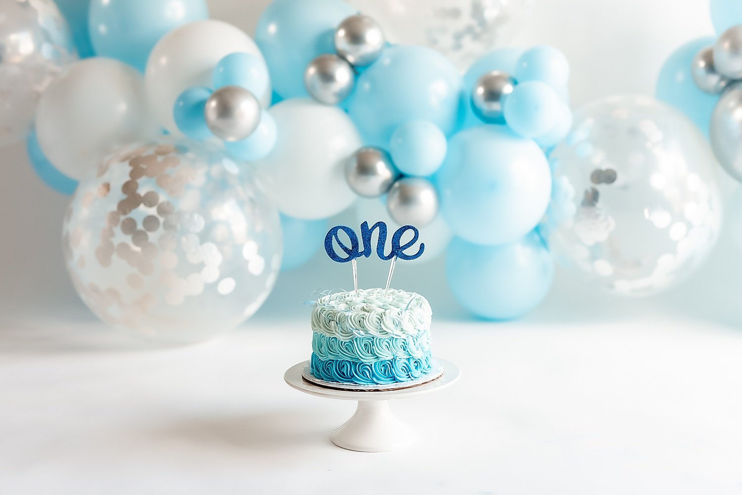 Shades_of_Blue_Balloons_First_Birthday_Cake_Smash_Photo_Session_0012.jpg