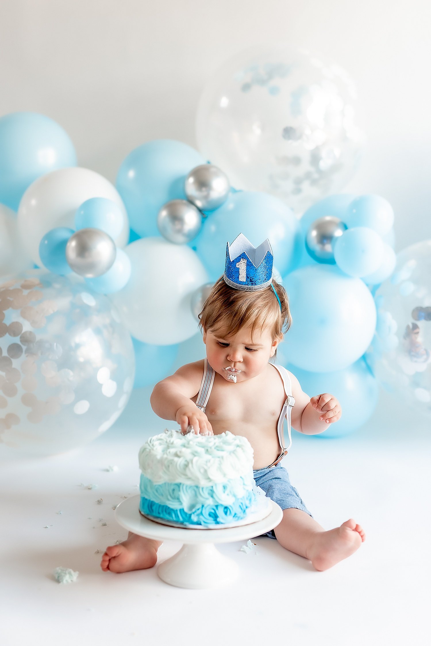 Shades_of_Blue_Balloons_First_Birthday_Cake_Smash_Photo_Session_0018.jpg