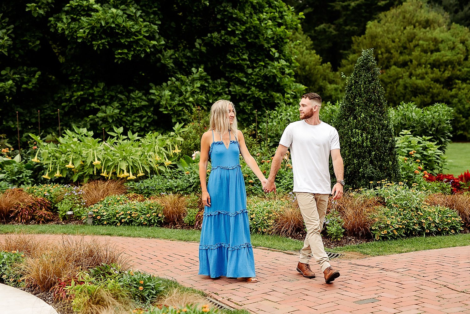 Longwood_Gardens_Summer_Engagement_Photos_0010.jpg