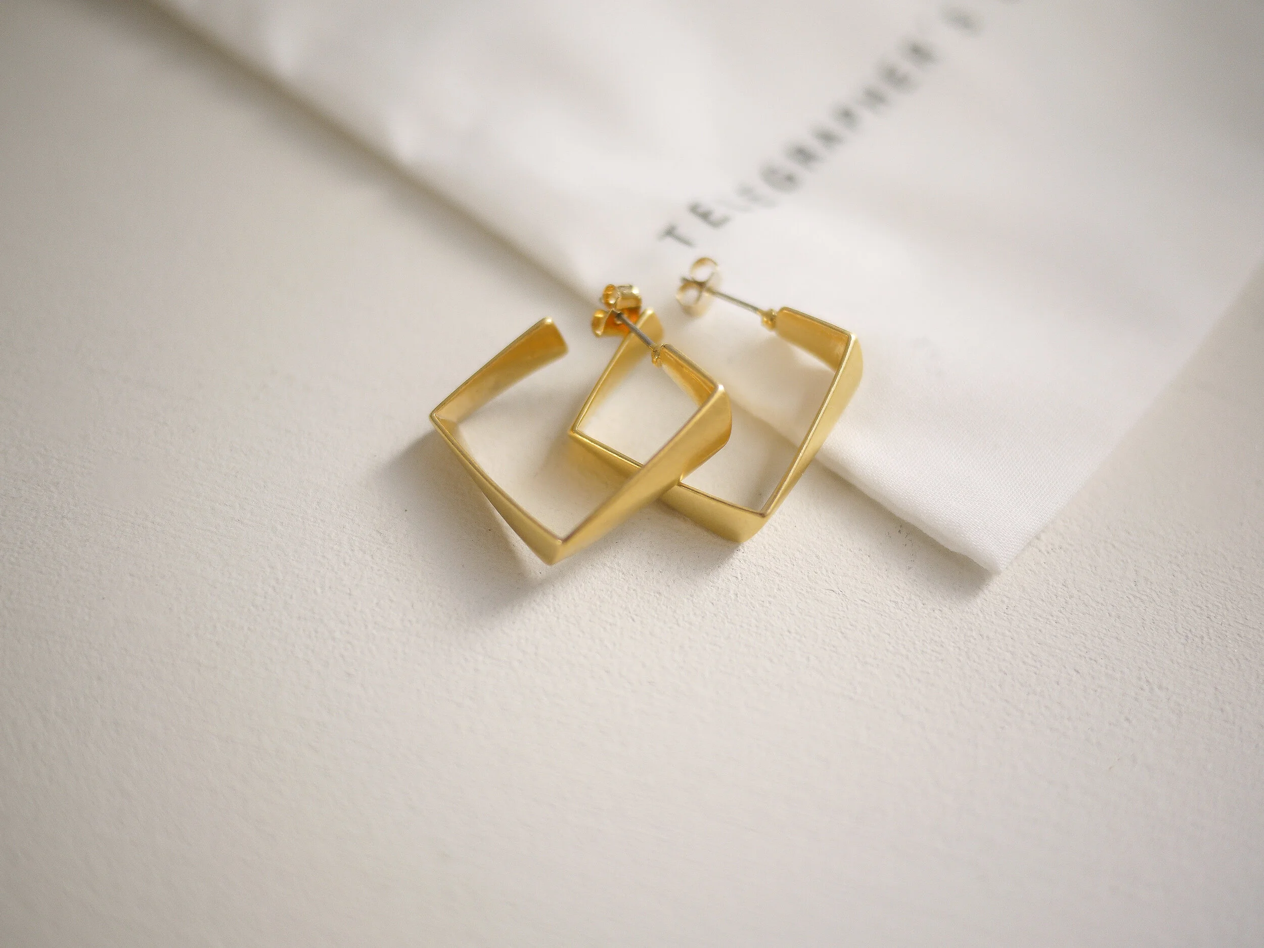 F5A4FB28-2CD6-4EC3-8B72-57C1C5FC4F82