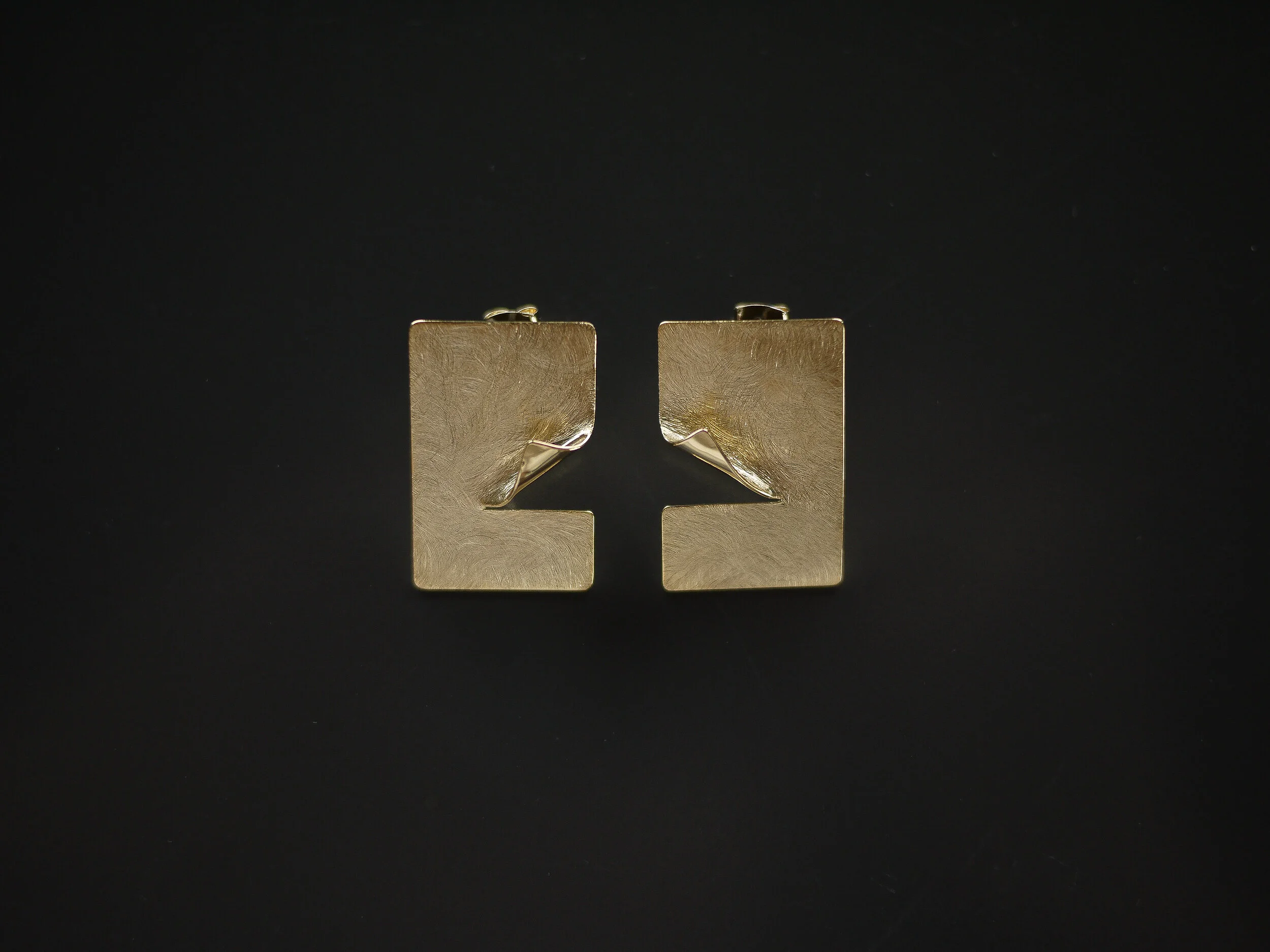 D87D8DE7-9B1F-492F-85C2-D559F5E28A3A