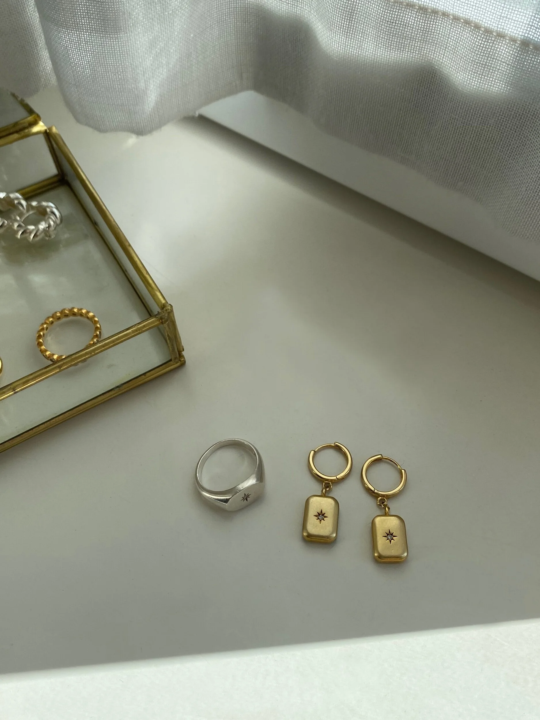 E2308EF1-1A96-47D6-ABBE-4A351B74D91D