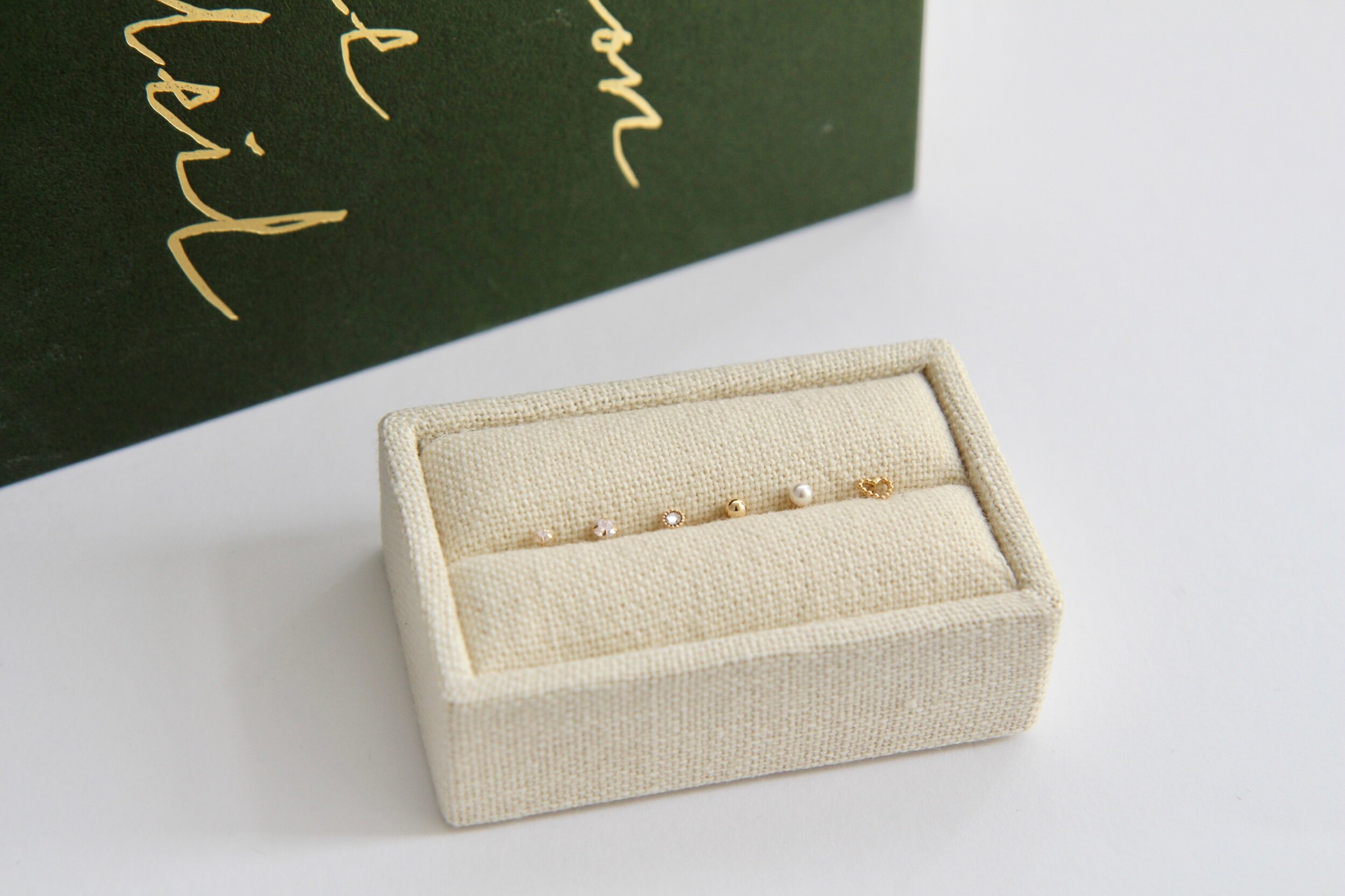 23D29898-CEDF-4A49-9692-35F3340E3593