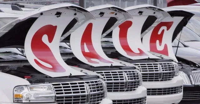 AUTO DEALER CALLS OUT INDUSTRY ON FUEL ECONOMY STANDARDS