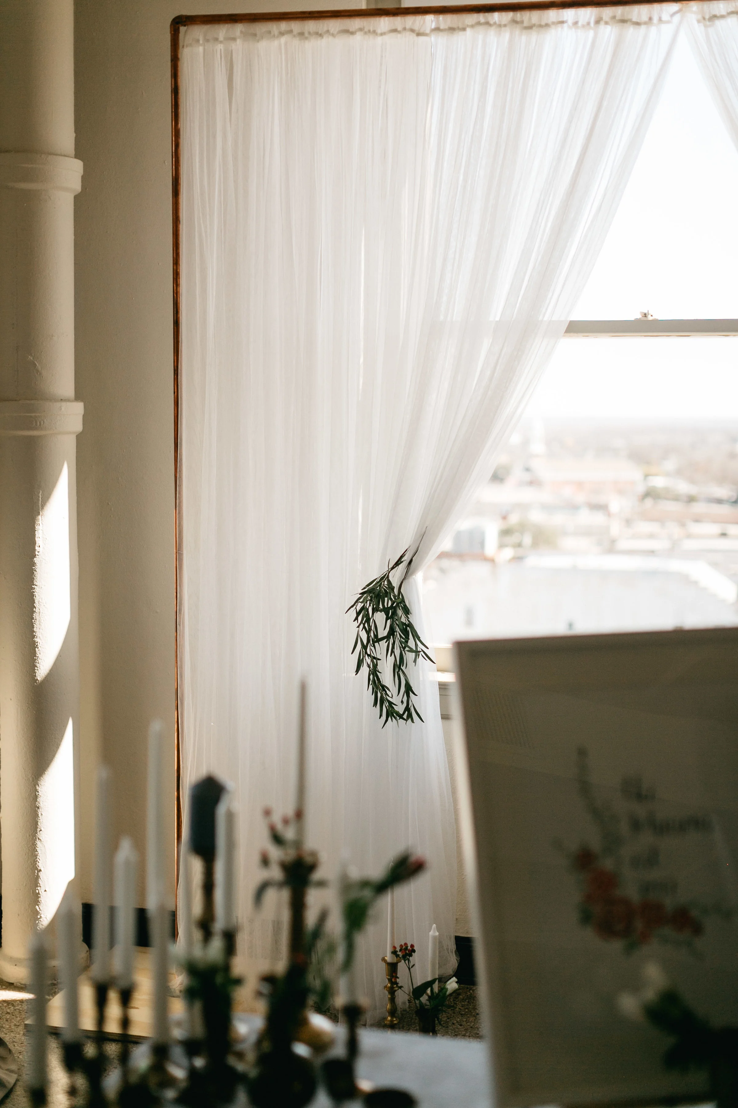 copper frame w/curtain backdrop