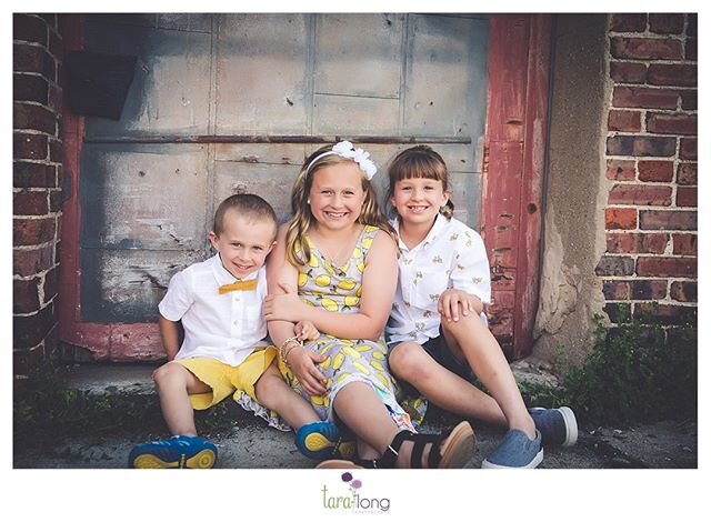 FAMILY 💛 ⠀⠀⠀⠀⠀⠀⠀⠀⠀
.⠀⠀⠀⠀⠀⠀⠀⠀⠀
.⠀⠀⠀⠀⠀⠀⠀⠀⠀
.⠀⠀⠀⠀⠀⠀⠀⠀⠀
#taralongphotography #springfieldillinoisphotographer #springfieldillinoisbestphotographer #springfieldillinoischildphotographer #springfieldillinoisglittersessions #centralillinoisphotographer #ne