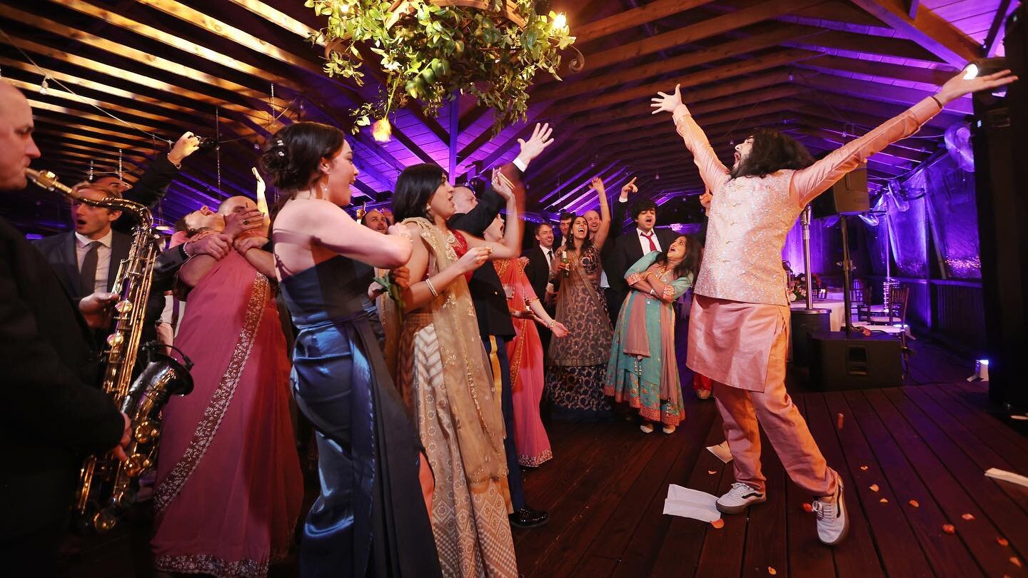 Party time!! 
without a doubt my favorite time in at a wedding.
Capturing the mood, the atmosphere of the dance floor even in low light conditions, candid moments that truly reflects the joy and celebration of your special day. 
&bull;
&bull;
&bull;
