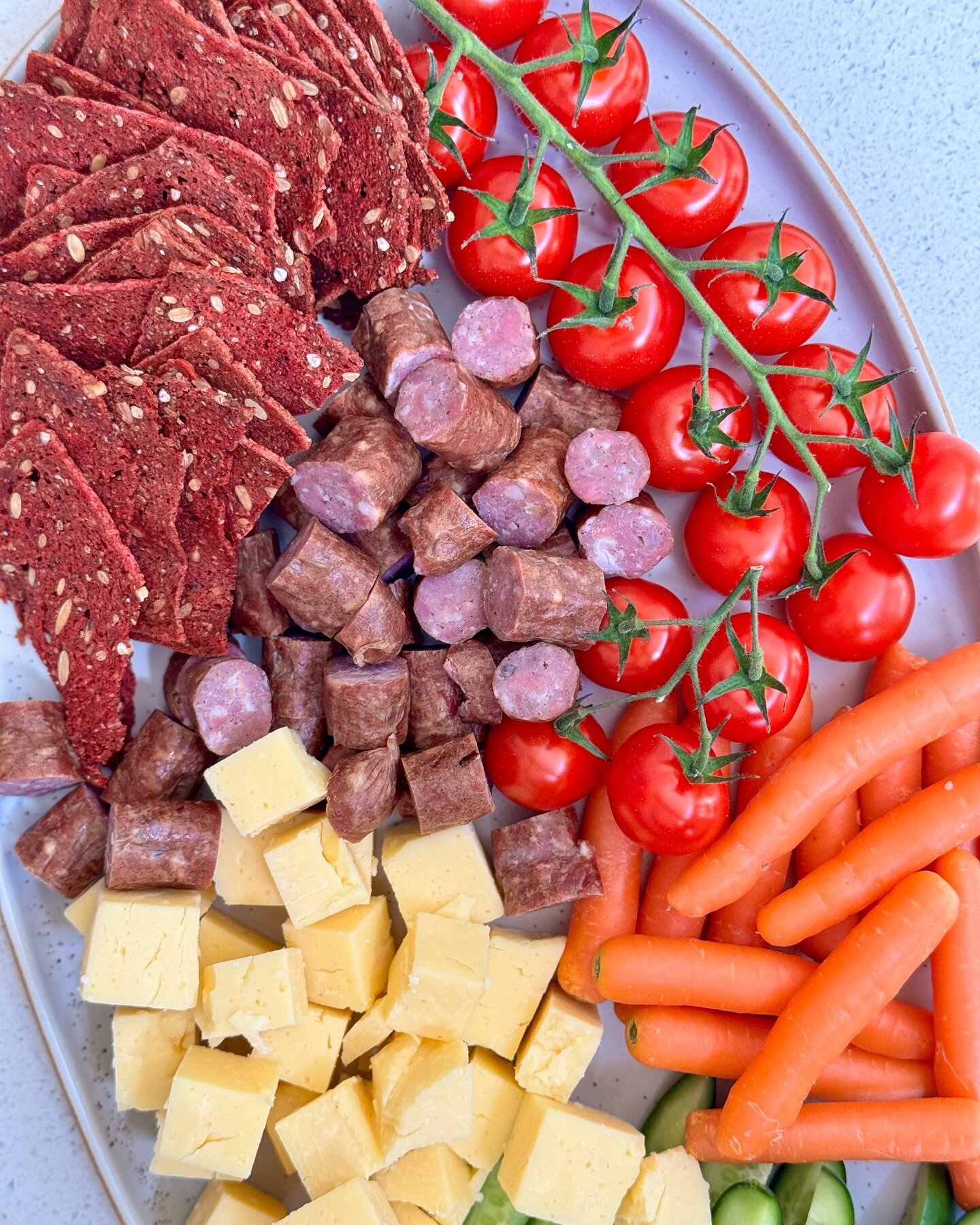 Cheers to this classic Aussie spread! 🇦🇺✨

Dive into the goodness of kabana, Oliver Lane crispbreads, juicy tomatoes, crunchy baby carrots, cool cucumber, and cheese. Perfect for laid-back gatherings or festive feasting! 

#OliverLaneFoods #FoodieH