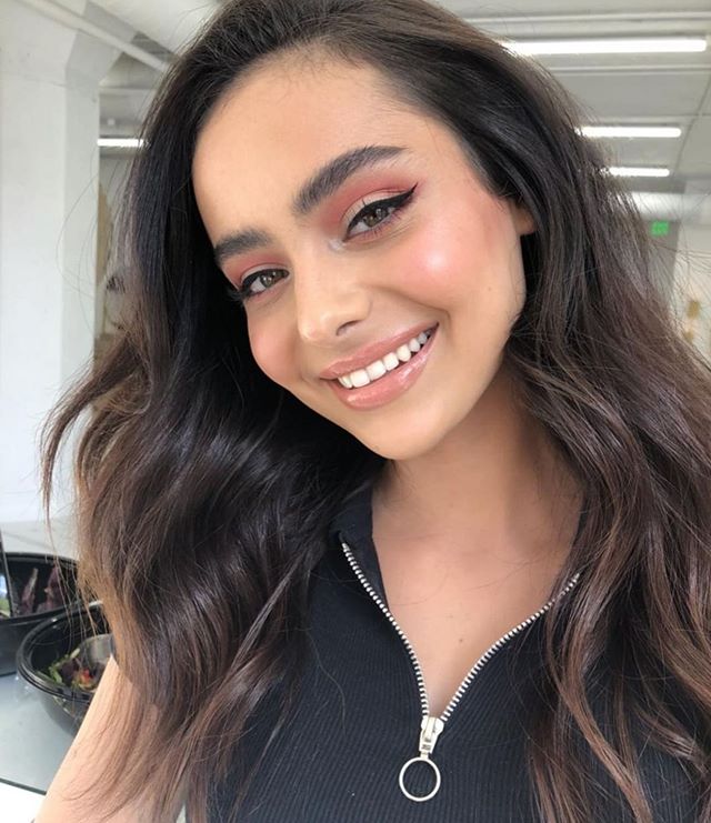 Beautiful @aubribrag from a few weeks ago at the LA workshop with @emmachenartistry - styled by me using @virtuelabs 💎💎 gorgeous MU by Emma - so good to see her in action! Aubri’s colour by @_edwardsandco x