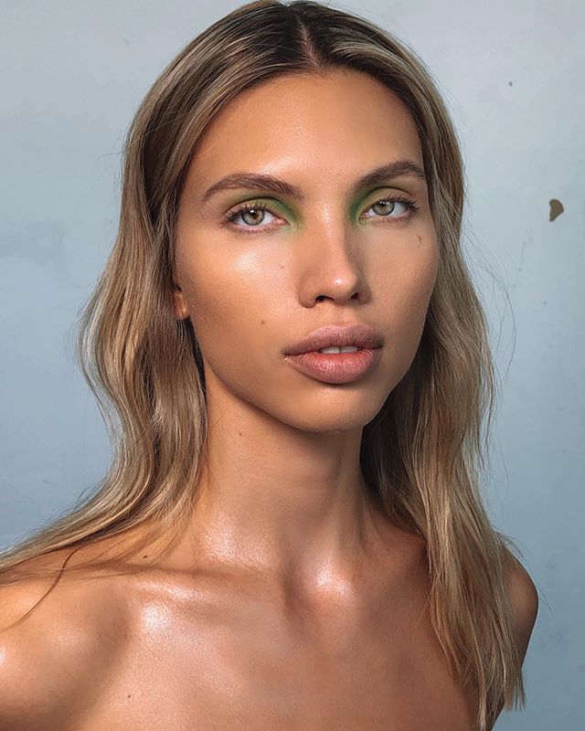 The many beautiful faces of @olliuss 🦋
With @josecorella on makeup ||||| using @amika matte texture spray for the soft simple wave, @elevenaustralia’s serum for the super sleek 2nd look and maximista by @oribe for the wet look ✨