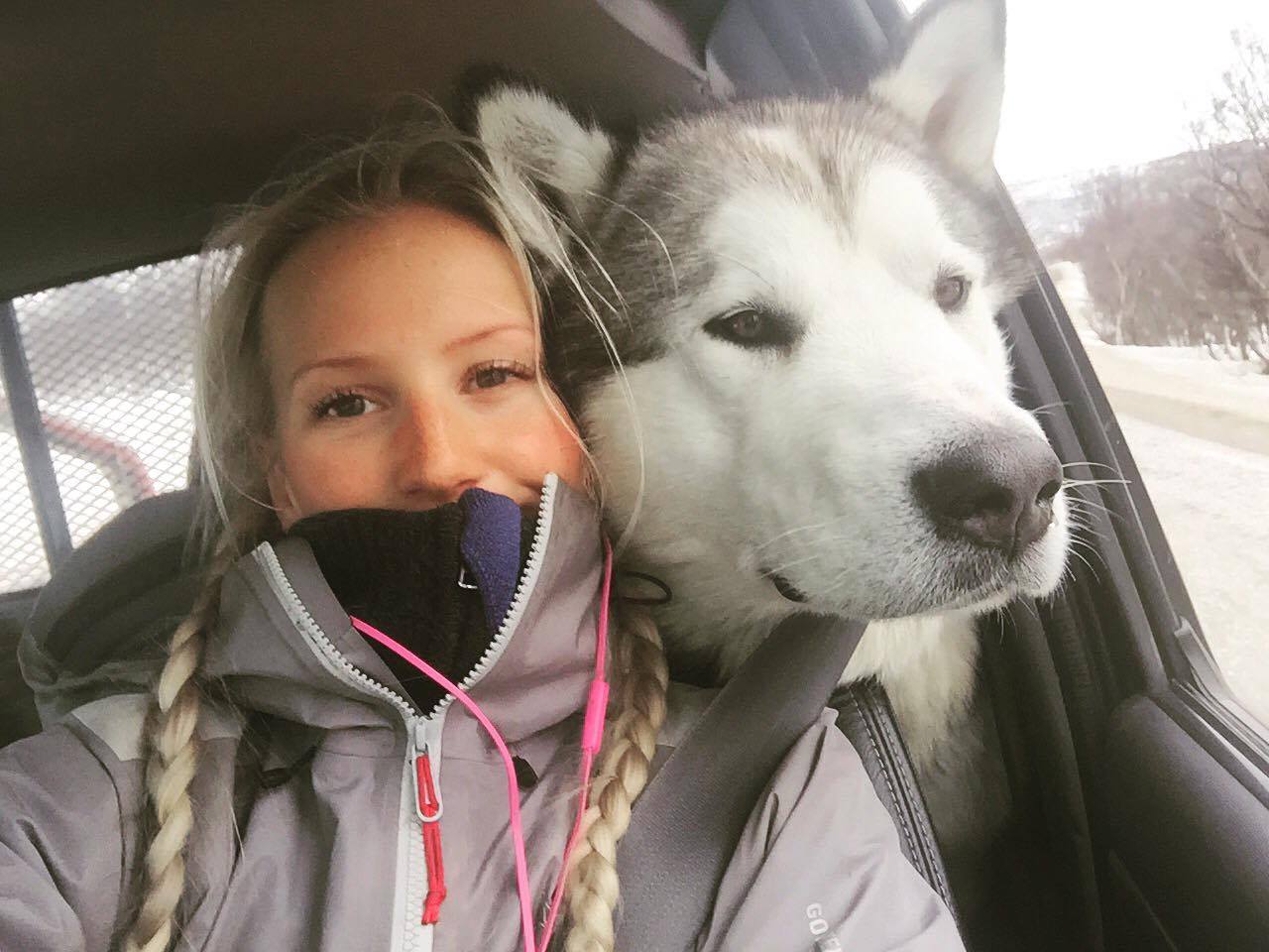  Jeg og Nanook vil iallefall være gjenkjennelig - den lille jenta med den store hunden! ;) 