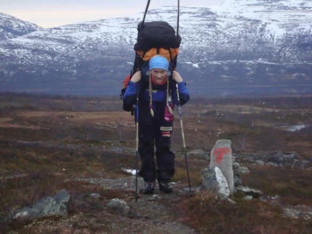 Her bærer jeg nøyaktig 27,5 kilo på ryggen, og hater livet litt...