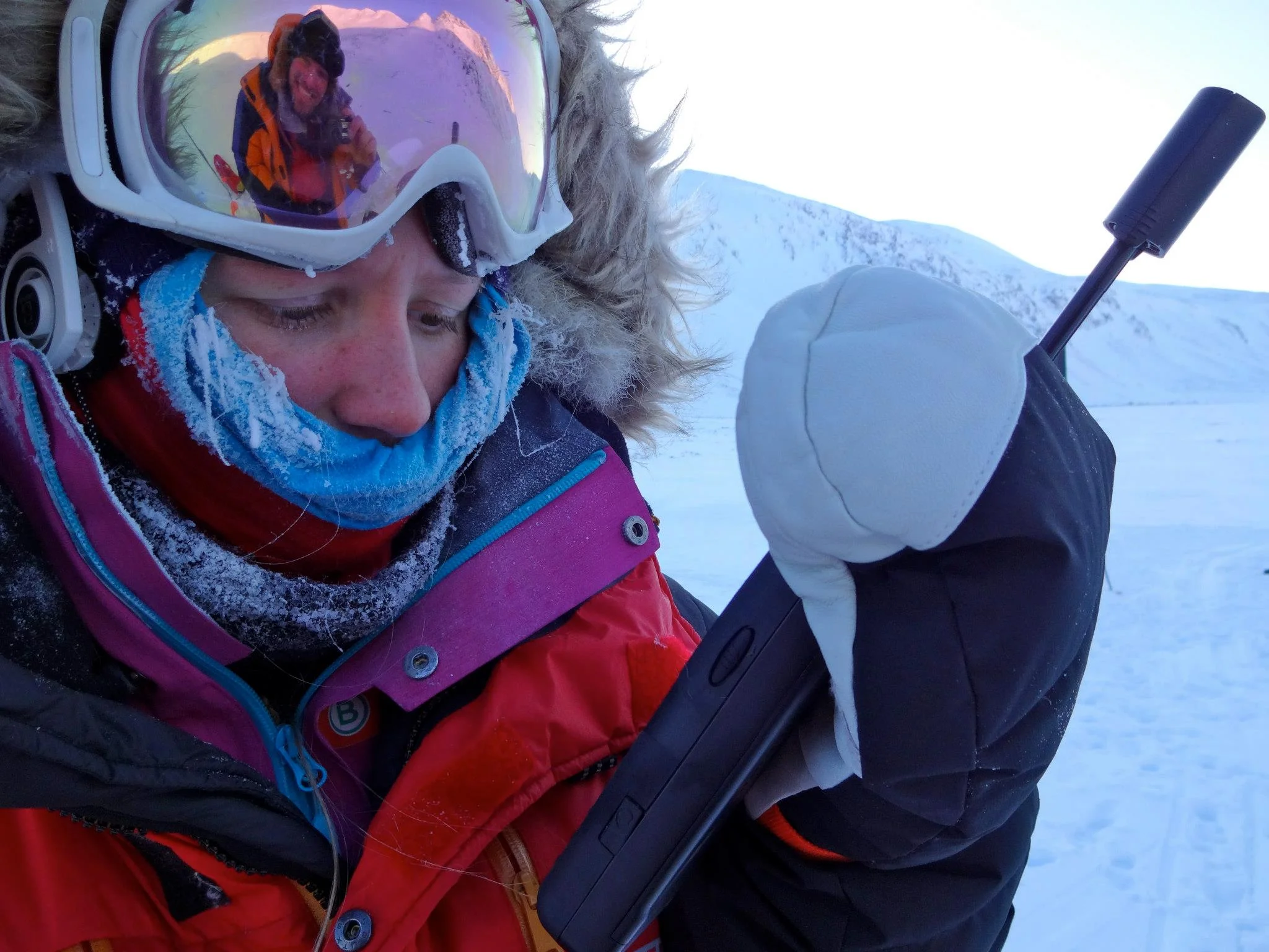www.st-utleie.no hjelper meg med satelitt tlf til mine ekspedisjoner, men nå vurderer jeg å anskaffe meg en selv.. 