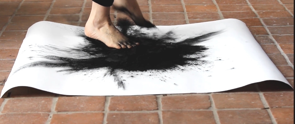 Clog dance in graphite