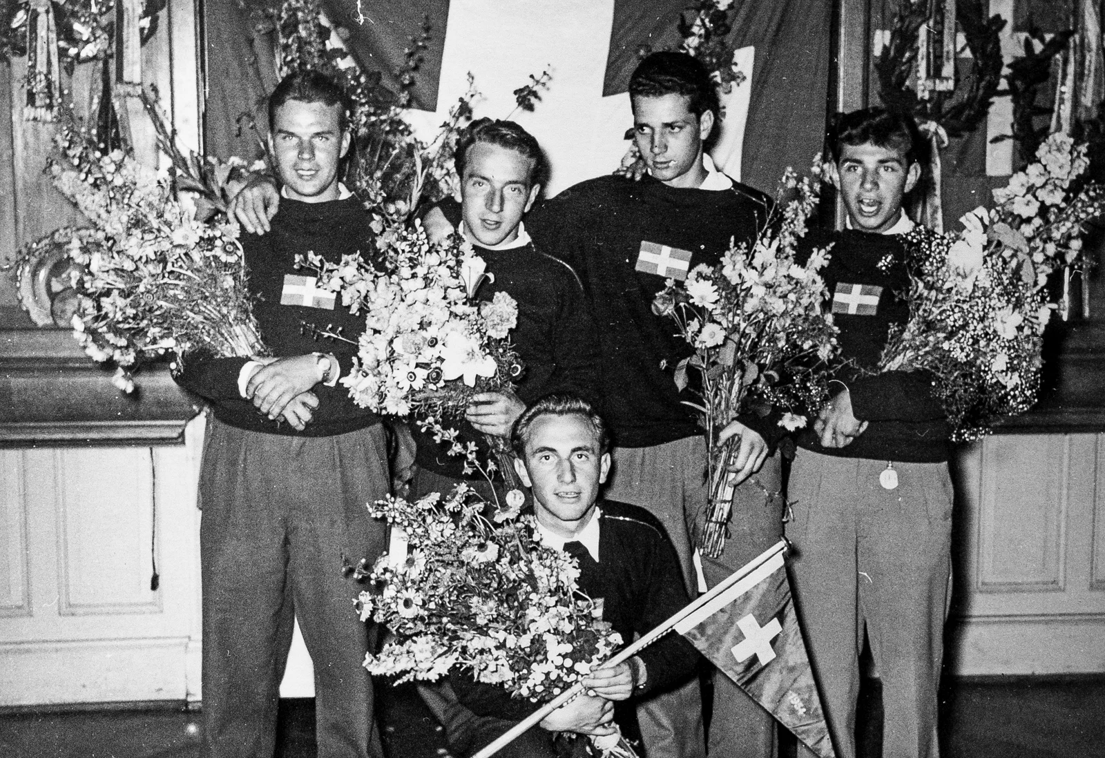 Die stolzen Erlenbacher Schweizer Meisterruderer, 1953