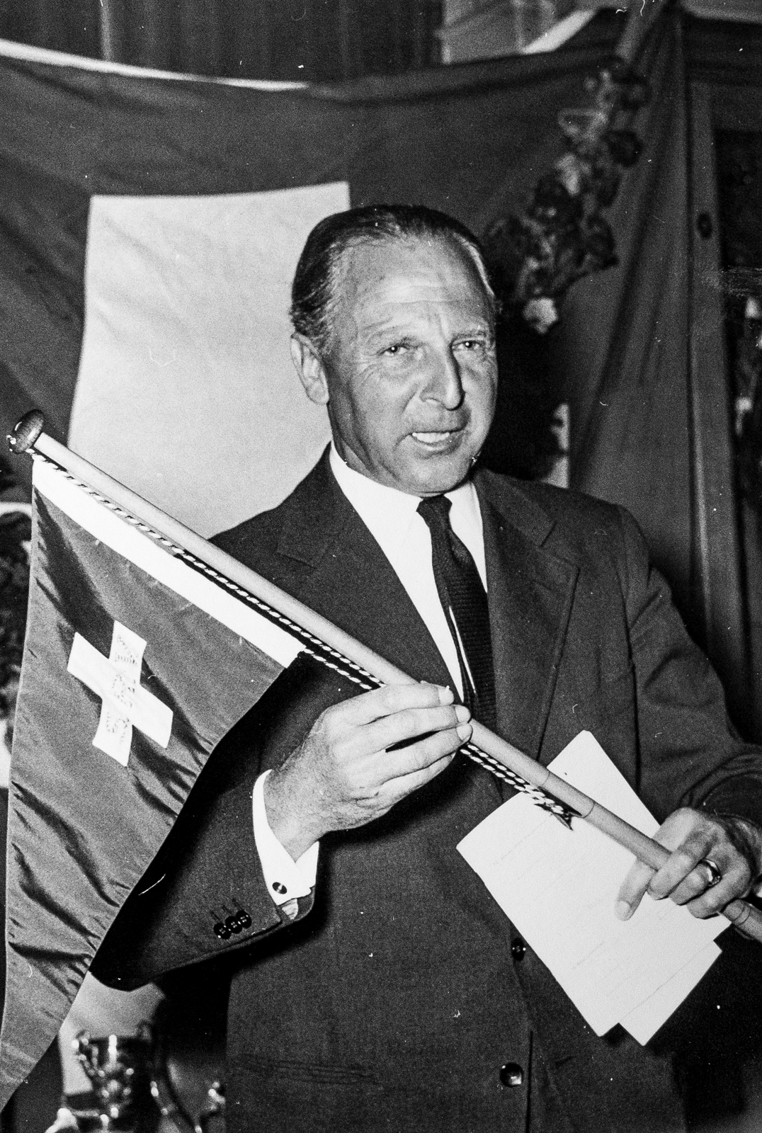 1953, Schweizermeister-Empfang durch Bürgermeister Schärer und die Harmonie Erlenbach