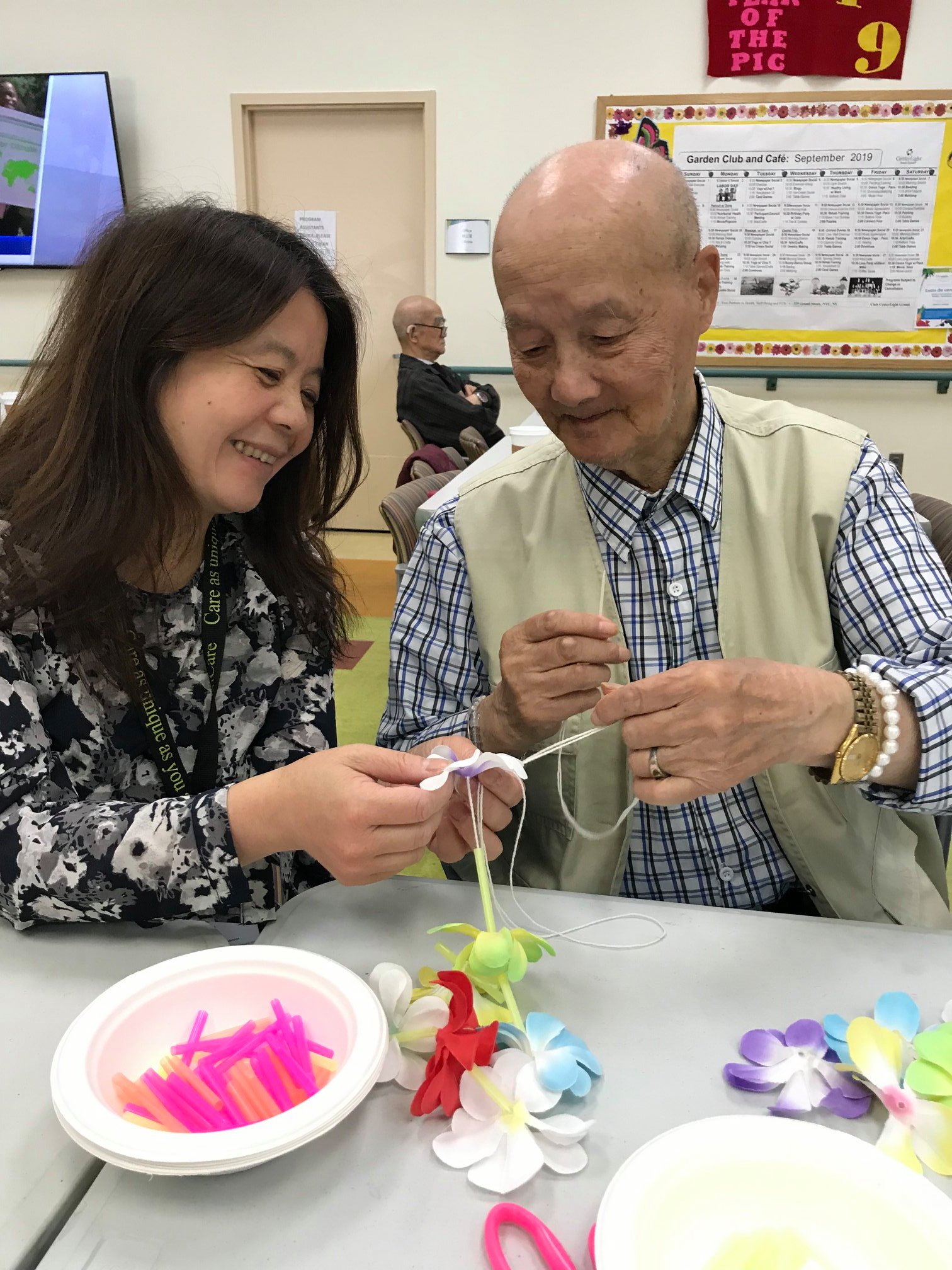 nutritionist making craft with participant