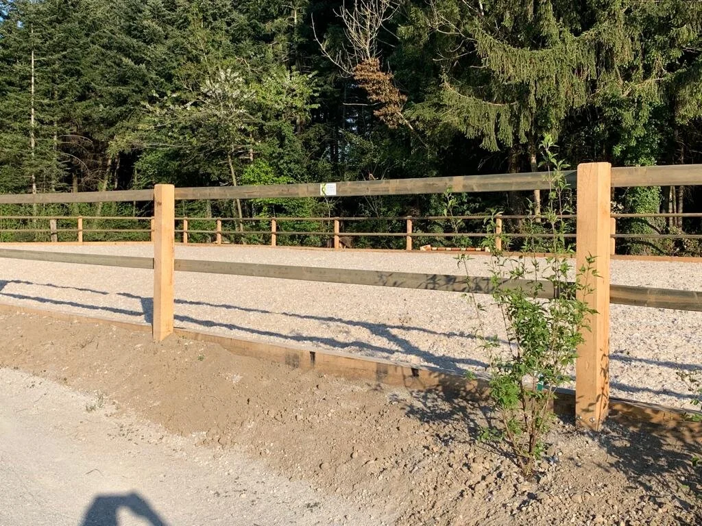 Halblattenzaun grün imprägniert mit Eichenpfosten