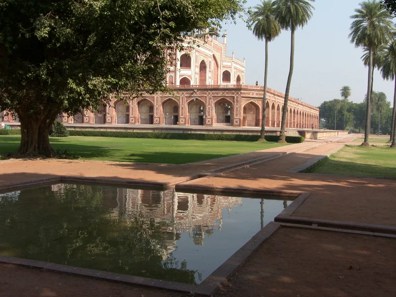 6-Humayuns tomb mid 16th c N Delhi V.JPG