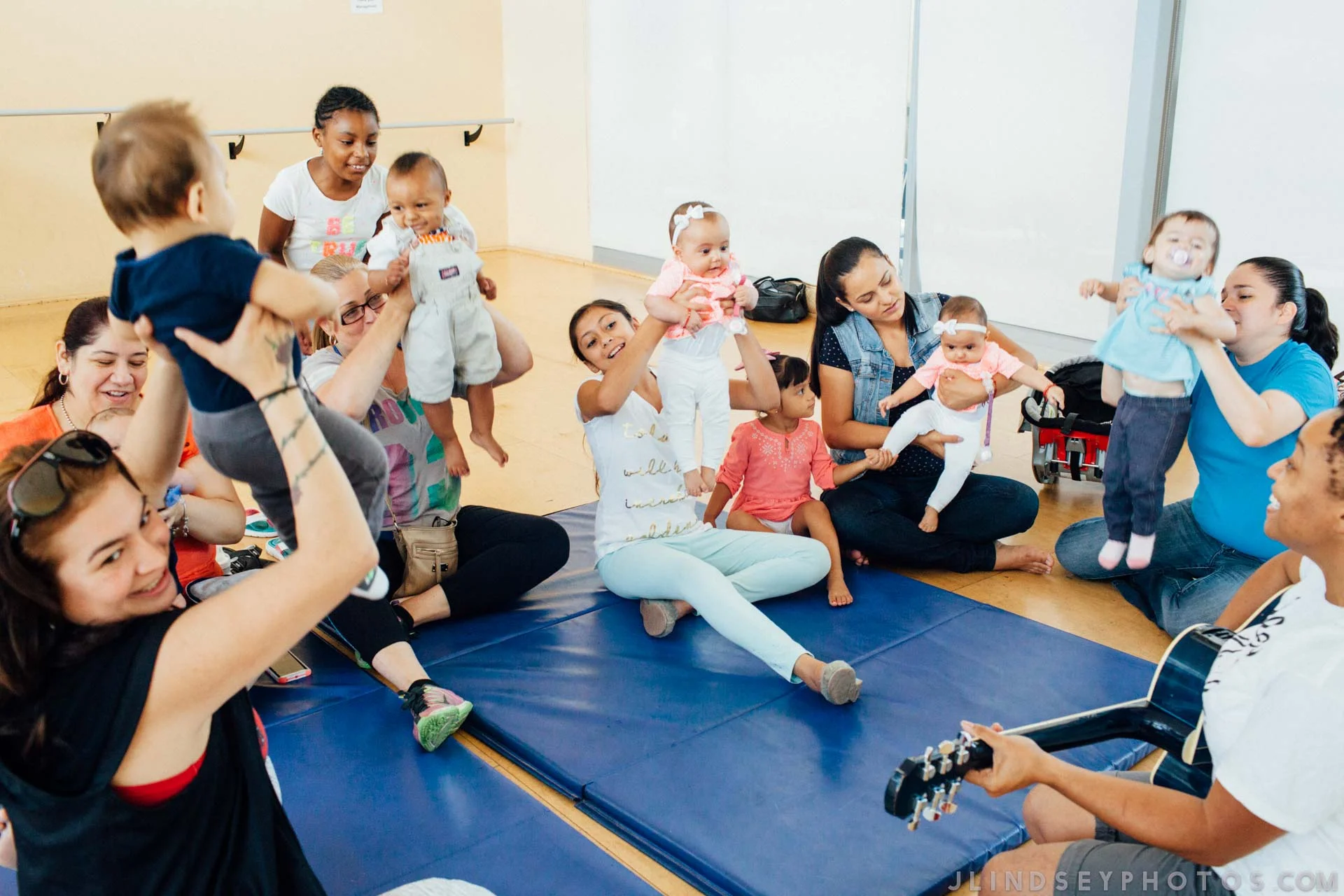 A Detroit Wolf Trap family involvement class. Photo by Julianne Lindsey.