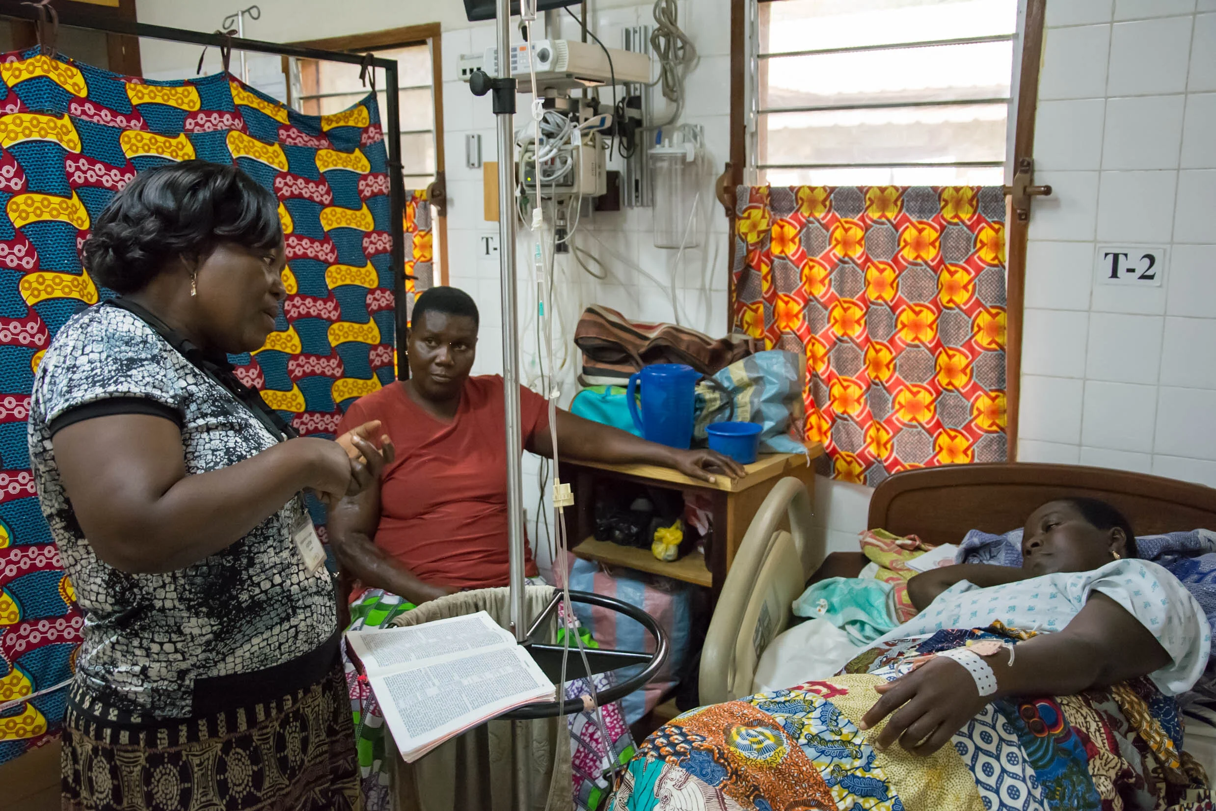 Madame Agathe shares the Gospel with a patient in the maternity ward.