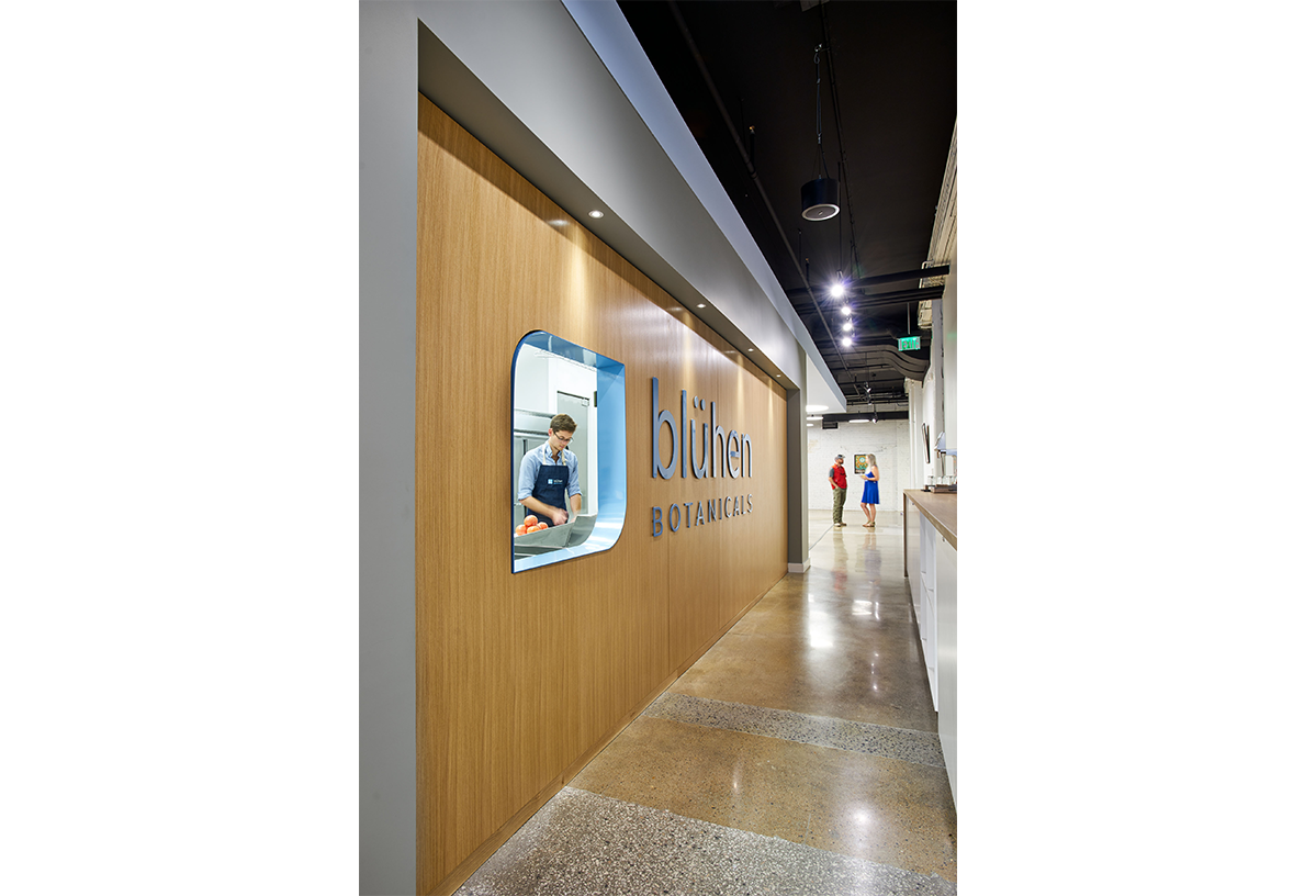 04_Bluhen-Botanicals-Wellness-Center.jpg