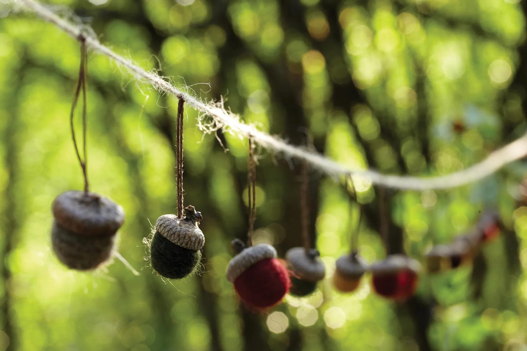 tyllie_woodland_creatures_acorn_garland.jpg